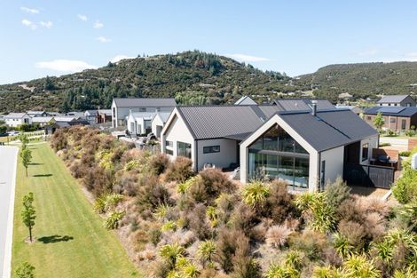 Photo of property in 9 Rocklands Court, Wanaka, 9305