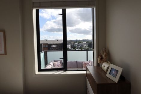 Photo of property in 3/22 Kerewhenua Crescent, Hobsonville, 0616