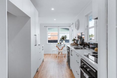 Photo of property in 37 Yvonne Street, Melville, Hamilton, 3206