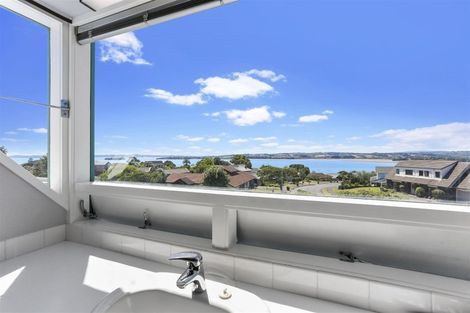 Photo of property in 6 Stevenson Way, Cockle Bay, Auckland, 2014