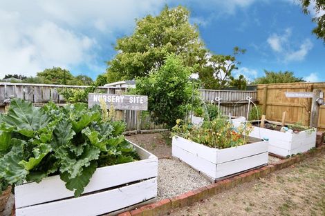 Photo of property in 2 Mckenzie Terrace, Carterton, 5713