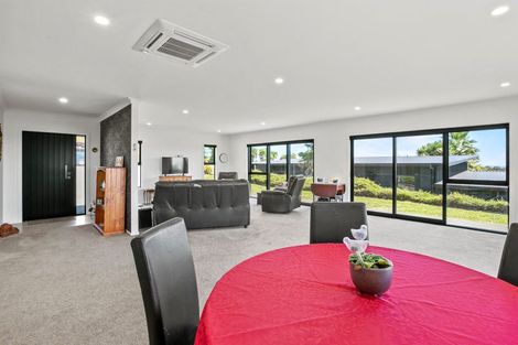 Photo of property in 3f Honeyfield Drive, Whalers Gate, New Plymouth, 4310