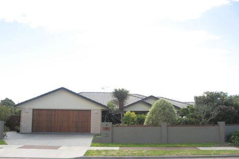 Photo of property in 2 Aranui Drive, Papamoa Beach, Papamoa, 3118
