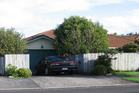 Photo of property in 1/2 Channing Crescent, Botany Downs, Auckland, 2010