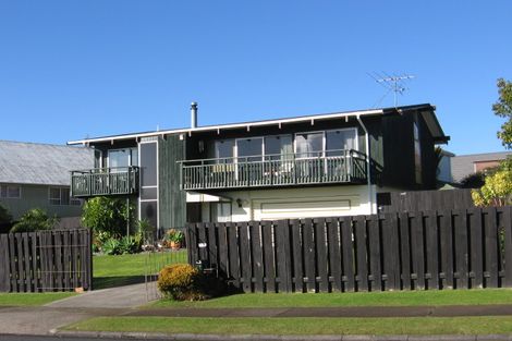 Photo of property in 2/13 Fratley Avenue, Farm Cove, Auckland, 2012