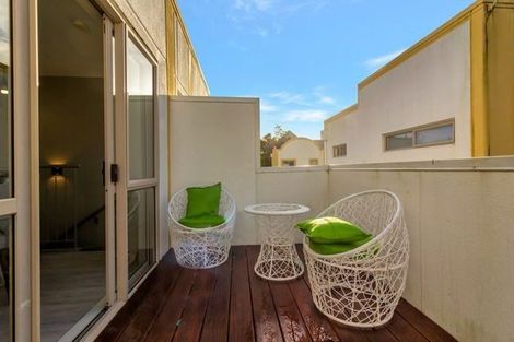 Photo of property in Emery Gardens, 1/4 Ambrico Place, New Lynn, Auckland, 0600