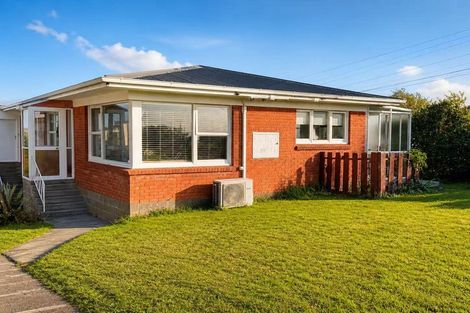 Photo of property in 1/24 Knights Road, Rothesay Bay, Auckland, 0630