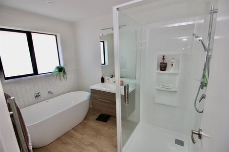 Photo of property in 5 Tango Way, Whitianga, 3510