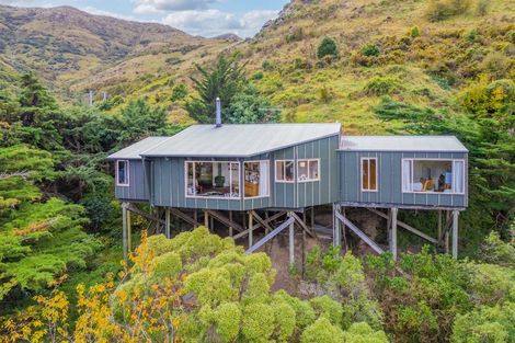 Photo of property in 15 Harmans Road, Lyttelton, 8082
