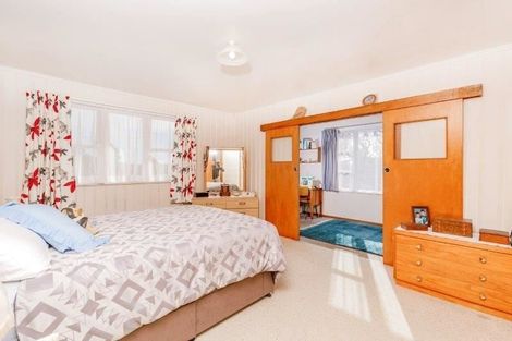 Photo of property in 2 Batkin Road, New Windsor, Auckland, 0600