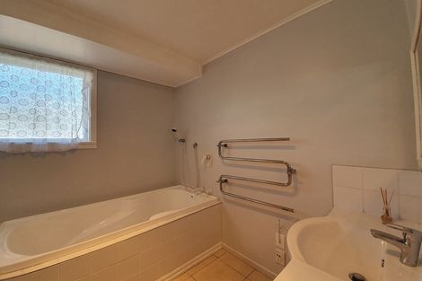 Photo of property in 133 Riverpark Crescent, Henderson, Auckland, 0610