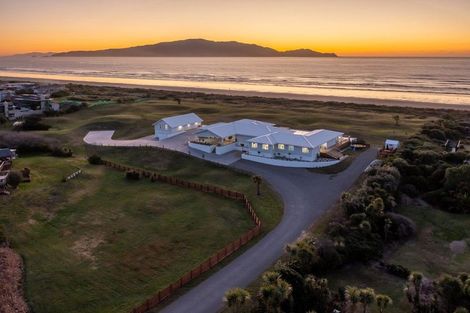 Photo of property in 87 Rutherford Drive, Waikanae Beach, Waikanae, 5036