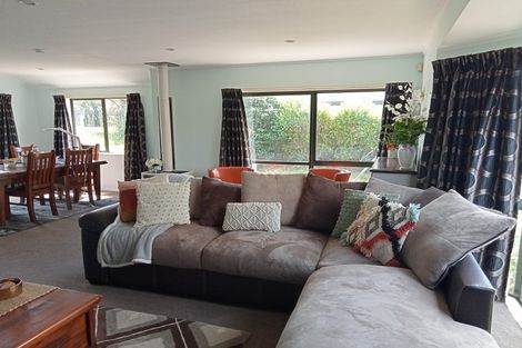 Photo of property in 9 San Fernando Way, Henderson, Auckland, 0612