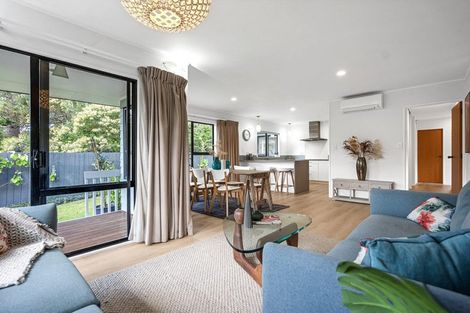 Photo of property in 9 Wyatt Place, Glendene, Auckland, 0602