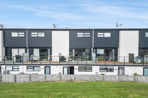Photo of property in 18 Ashley Place, Papamoa Beach, Papamoa, 3118