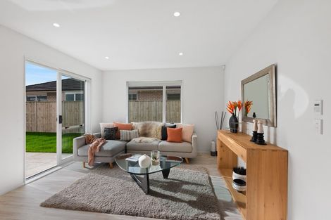 Photo of property in 23 Waituarua Drive, Takanini, 2112