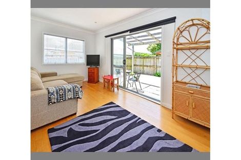 Photo of property in 6 Gills Avenue, Papakura, 2110