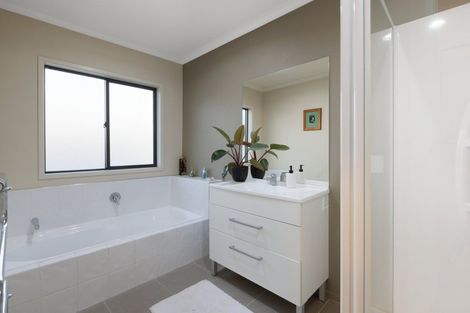 Photo of property in 1/100 Millers Road, Brookfield, Tauranga, 3110