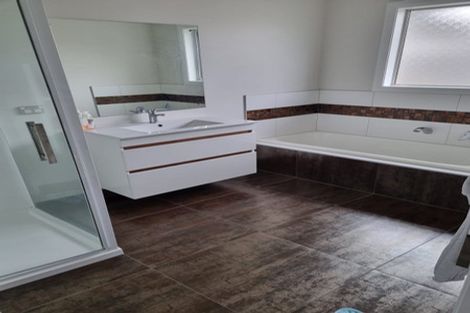 Photo of property in 3 Monaco Grove, Fitzherbert, Palmerston North, 4410