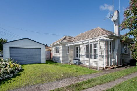 Photo of property in 16 Oxford Street, Fairfield, Hamilton, 3214