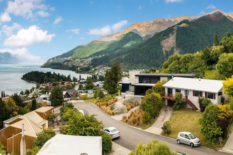 Photo of property in 12 Wakatipu Heights, Queenstown, 9300