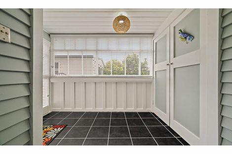 Photo of property in 6 Mortlake Street, Islington, Christchurch, 8042