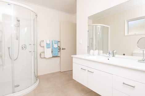 Photo of property in 195 Mark Avenue, Grenada Village, Wellington, 6037