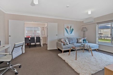 Photo of property in 2a Kurnell Drive, Botany Downs, Auckland, 2010
