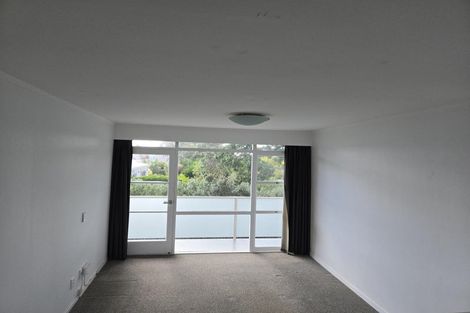 Photo of property in 2/77 Old Lake Road, Narrow Neck, Auckland, 0624