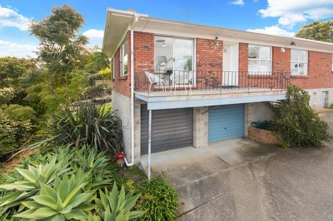 Photo of property in 2/51 Girrahween Drive, Totara Vale, Auckland, 0629