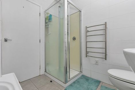 Photo of property in 146 Glenfield Road, Birkenhead, Auckland, 0626