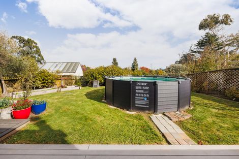 Photo of property in 21 Heathcote Place, Fitzherbert, Palmerston North, 4410
