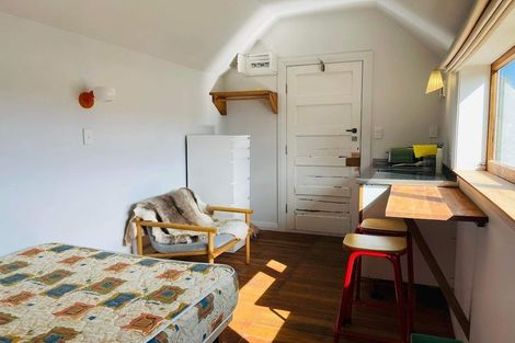 Photo of property in 15 Awa Road, Miramar, Wellington, 6022