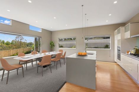 Photo of property in 10e Long Place, Frankleigh Park, New Plymouth, 4310