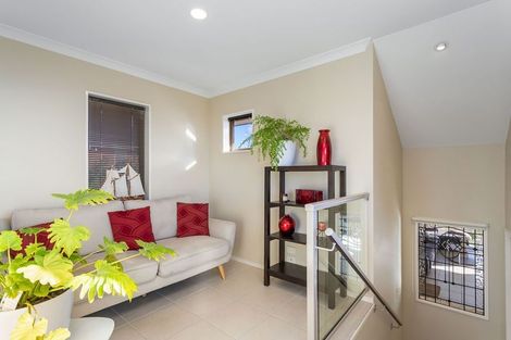 Photo of property in 5 Signal Hill Road, Mount Pleasant, Christchurch, 8081
