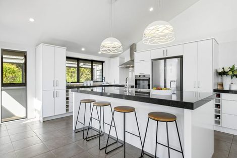 Photo of property in 15 Seagate Place, Red Beach, 0932