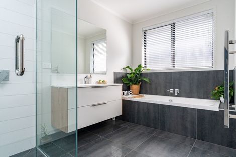 Photo of property in 62 Stace Hopper Drive, One Tree Point, 0118