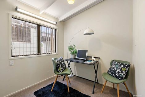 Photo of property in 46 Hobsonville Road, West Harbour, Auckland, 0618