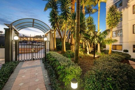 Photo of property in 1e/175 Hurstmere Road, Takapuna, Auckland, 0622