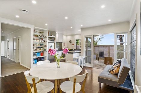 Photo of property in 279 Titirangi Road, Titirangi, Auckland, 0604