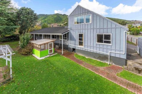 Photo of property in 27 Ruru Street, Waikanae, 5036