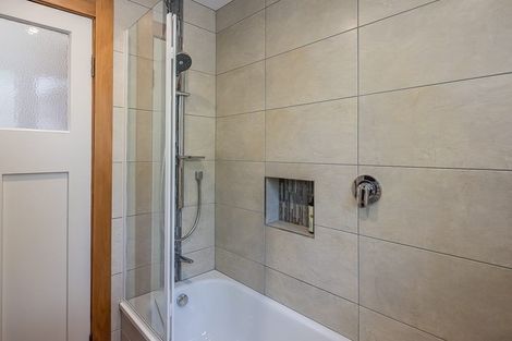 Photo of property in 43 Fairview Crescent, Kelburn, Wellington, 6012