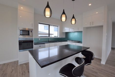 Photo of property in 7 Eric Gifford Drive, Ranui, Auckland, 0612