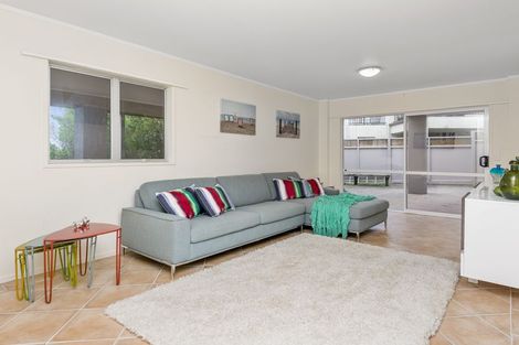 Photo of property in 10 Callender Place, Shelly Park, Auckland, 2014