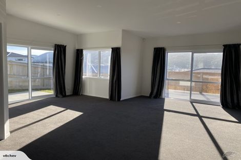 Photo of property in 2 Omaka Place, Aotea, Porirua, 5024