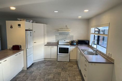 Photo of property in 2/5 Mchardy Place, Glenfield, Auckland, 0627