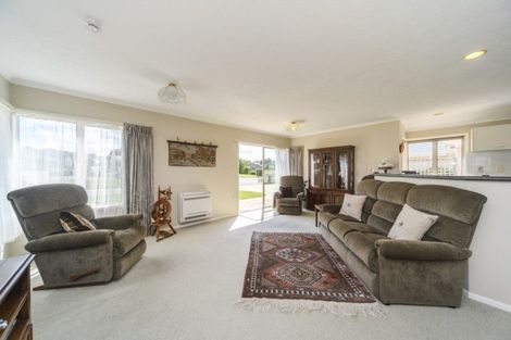 Photo of property in 3 Royal Fern, Kelvin Grove, Palmerston North, 4414