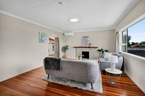 Photo of property in 382 South Road, Omata, New Plymouth, 4374