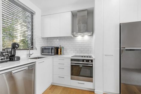 Photo of property in 9/52 High Street, Island Bay, Wellington, 6023