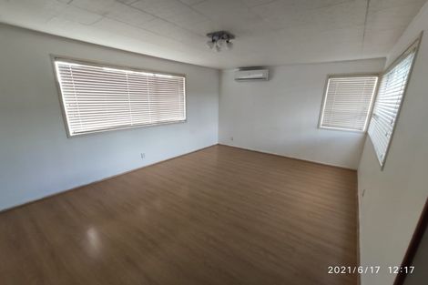 Photo of property in 19 Tomintoul Place, Highland Park, Auckland, 2010